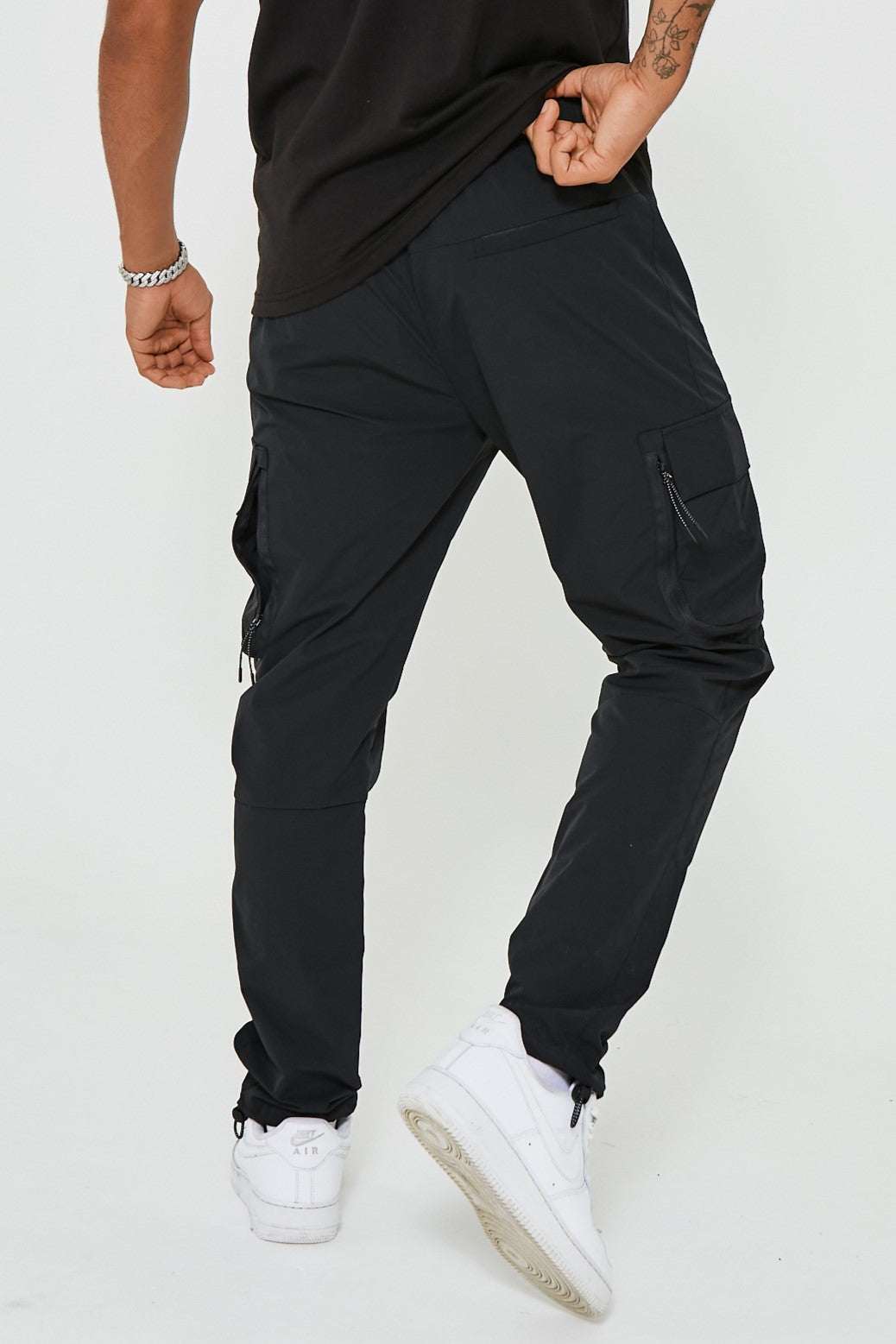 Tapered cargo hot sale pants black